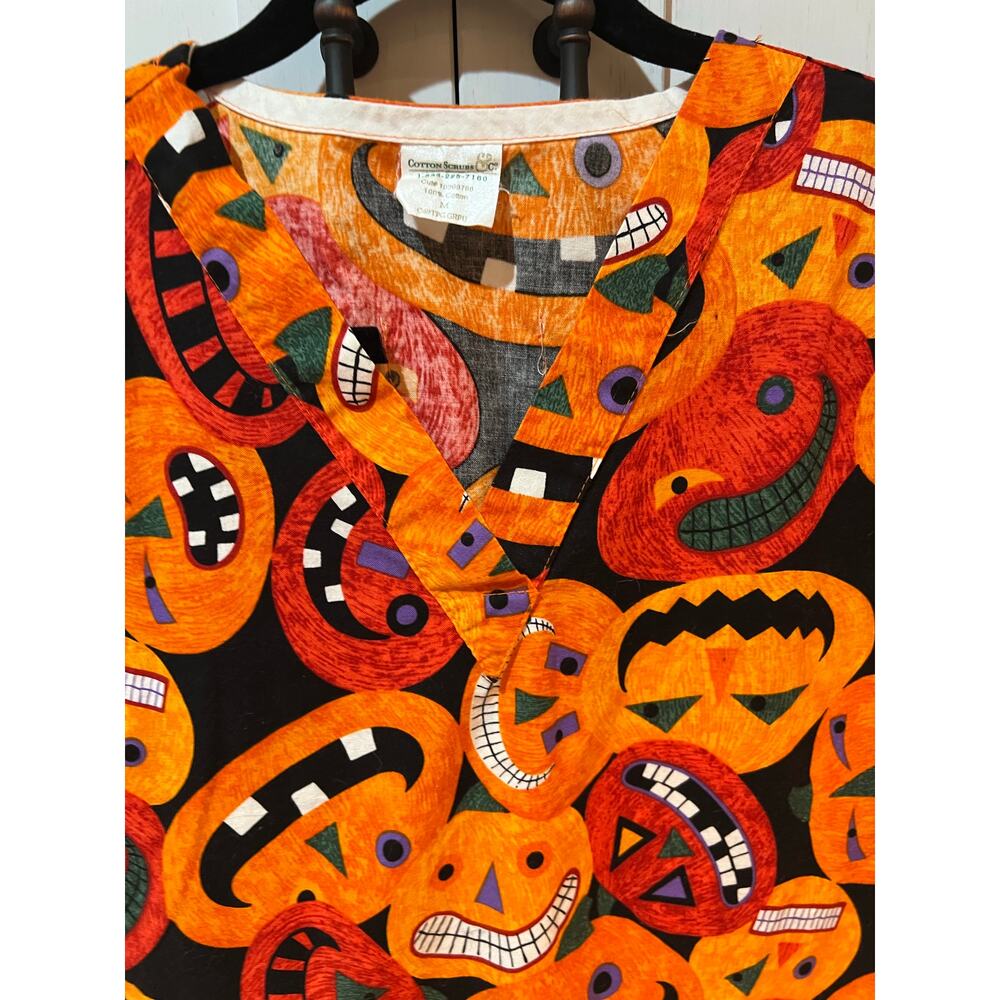 Cotton & Co. Pumpkin Print Scrub Top Size Medium Black Orange White 100% Cotton